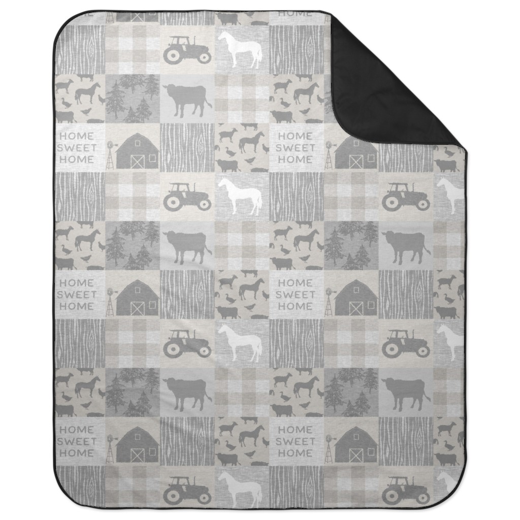 Farmhouse-Themed Picnic Blankets